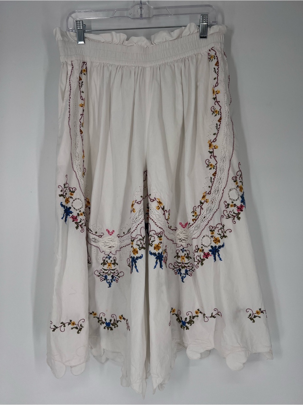Anthropologie White Lace Wide-Leg Floral Embroidered Cropped Ruffled Pants M
